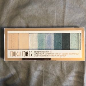 💙3/20$ - Kardashian beauty- eye shadow pallet